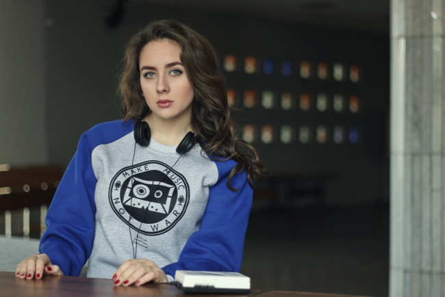 Обои картинки фото mixtape streetwear, девушки, -unsort , брюнетки,  шатенки, mixtape, streetwear, плеер, cassette, player, girl, music, кассетный, кассета