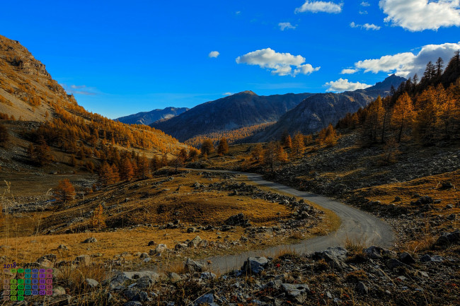 Обои картинки фото франция, календари, природа, горы, 2018, дорога, деревья