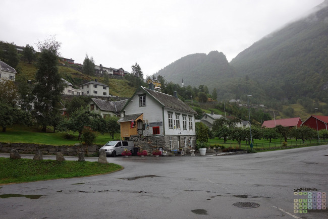 Обои картинки фото норвегия, календари, города, гора, дорога, дом, 2018
