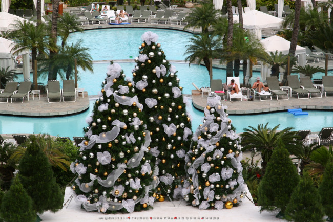 Обои картинки фото календари, праздники,  салюты, курорт, бассейн, шар, игрушка, елка
