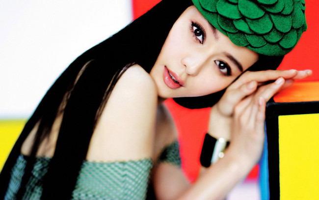 Обои картинки фото девушки, fan bingbing, взгляд, поза