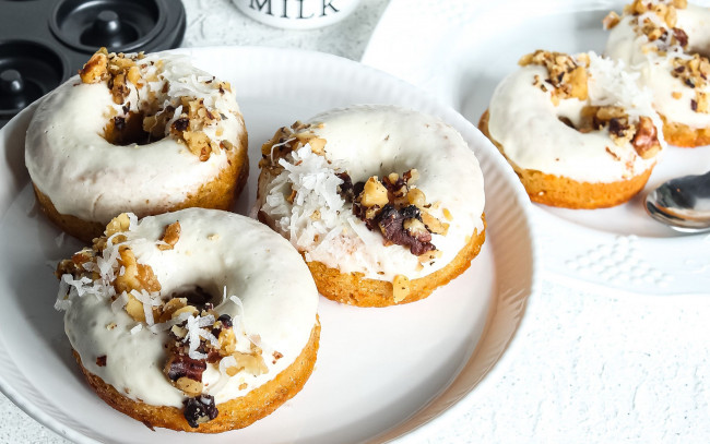 Обои картинки фото еда, хлеб,  выпечка, сдобные, пончики, глазурь