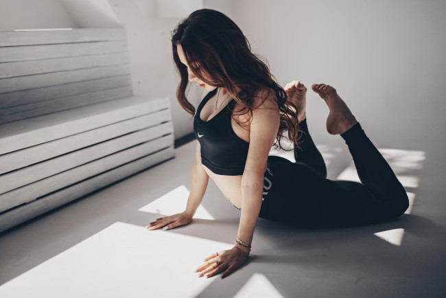 Обои картинки фото девушка - girl, девушки, - брюнетки,  шатенки, девушка, брюнетка, сексуальная, милая, модель, красивая, супер, сладкая, лапочка, симпатичная, классная, нежная, идеальная, няша, яркая, игривая, великолепная, обаятельная, жгучая, спокойная, удивительная