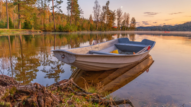 Обои картинки фото корабли, лодки,  шлюпки, озеро, лодка, отражение, лес