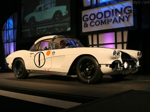 Картинка автомобили выставки уличные фото