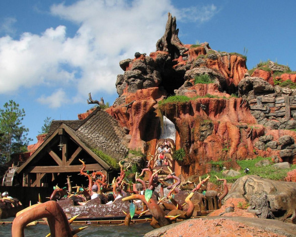 Обои картинки фото disneyland, splash, mountain, города, другое
