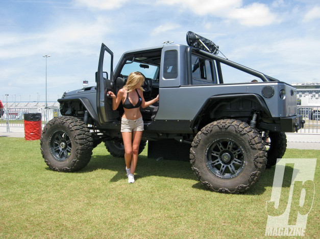 Обои картинки фото автомобили, авто, девушками, стоянка