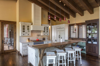 Картинка интерьер кухня стулья