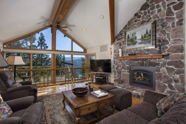 Обои картинки фото интерьер, гостиная, окна, диваны, камин