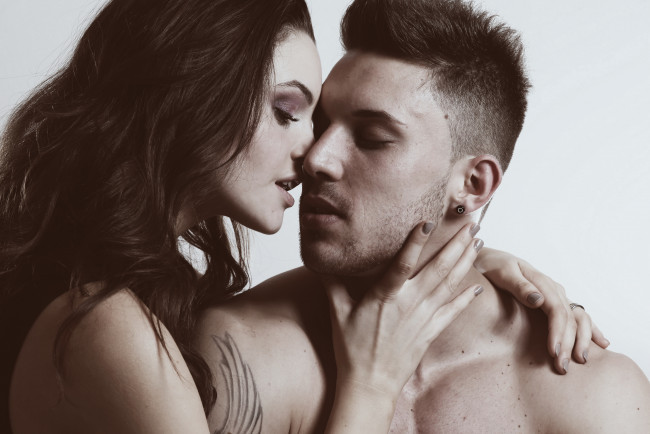 Обои картинки фото разное, мужчина женщина, девушка, парень, щетина, руки, поцелуй, люьовь
