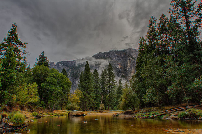 Обои картинки фото природа, реки, озера, горы, лес, река, тучи