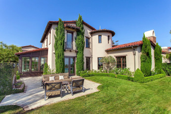 Картинка города -+здания +дома особняк лужайка