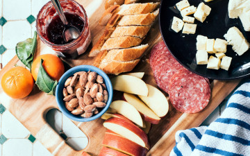 Картинка еда разное яблоко миндаль джем багет колбаса сыр