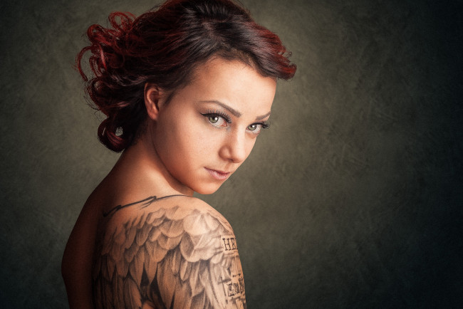 Обои картинки фото девушки, -unsort , брюнетки,  шатенки, взгляд, лицо