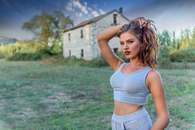 Обои картинки фото девушка, девушки, -unsort , брюнетки, темноволосые, модель