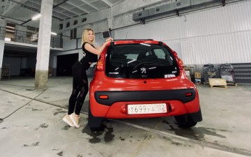 обоя автомобили, -авто с девушками, peugeot, 107