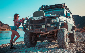 Картинка автомобили -авто+с+девушками toyota land cruiser