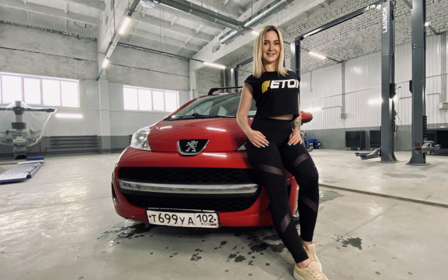 Обои картинки фото автомобили, -авто с девушками, peugeot, 107