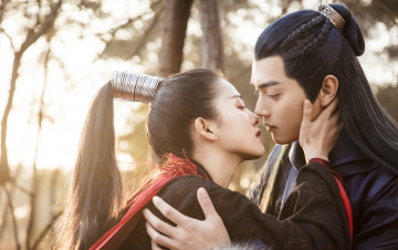 Картинка кино+фильмы the+legends парень девушка поцелуй лес