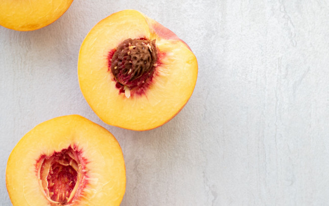 Обои картинки фото еда, персики,  сливы,  абрикосы