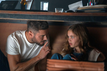 Картинка firestarter+||+2022 кино+фильмы -unknown+ другое воспламеняющая взглядом ужасы фантастика триллер драма ryan kiera armstrong зак эфрон firestarter author oreskis zac efron