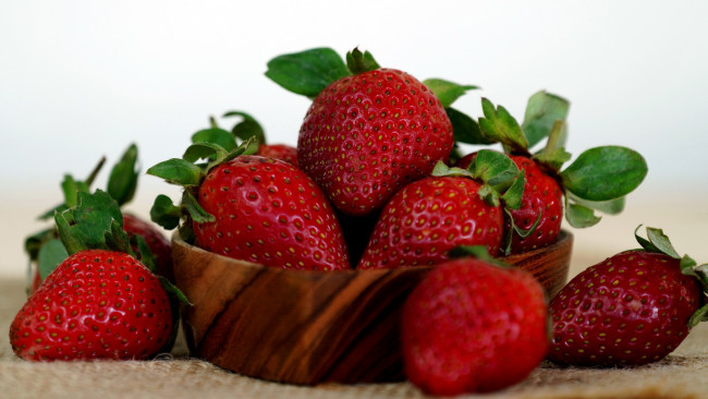 Обои картинки фото еда, клубника,  земляника