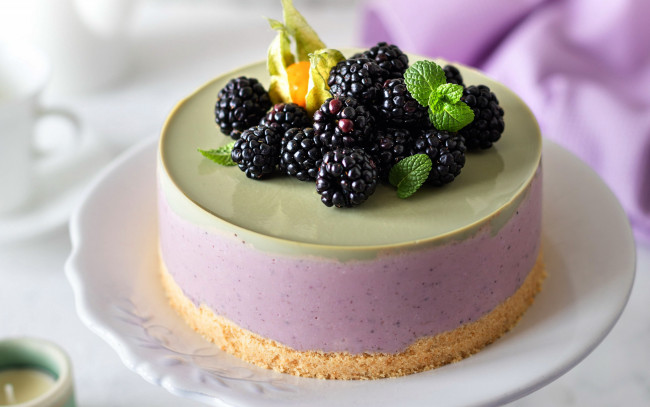 Обои картинки фото еда, торты, физалис, торт, мята, ягоды, ежевика