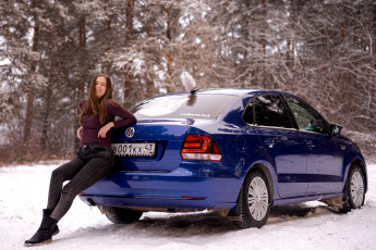 Картинка автомобили -авто+с+девушками volkswagen polo