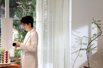 Картинка wang+xing+yue мужчины актер костюм чашка окно