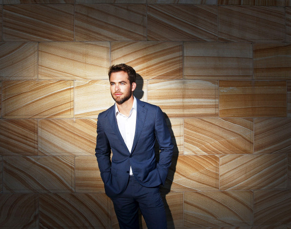 Обои картинки фото мужчины, chris pine, актер, костюм, стена