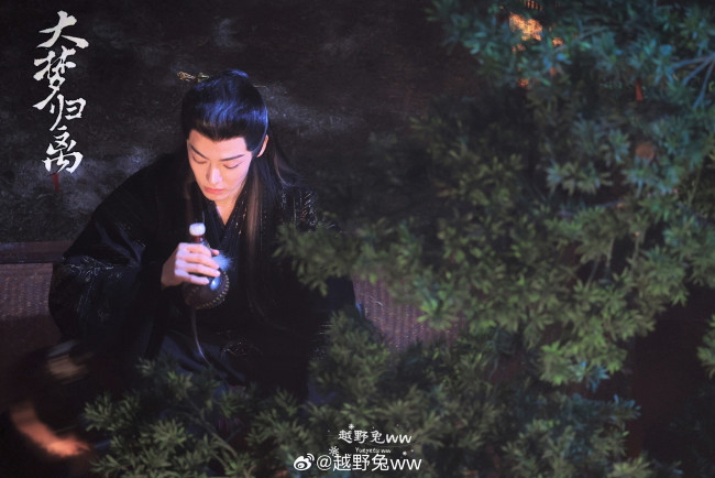 Обои картинки фото кино фильмы, fangs of fortune, чжао, юань, чжоу, демон, бутылка