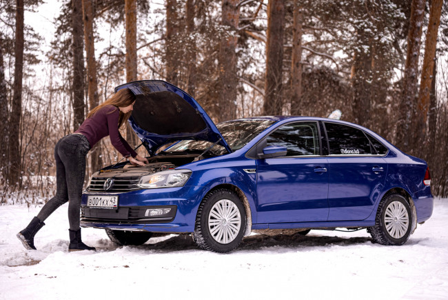 Обои картинки фото автомобили, -авто с девушками, volkswagen, polo