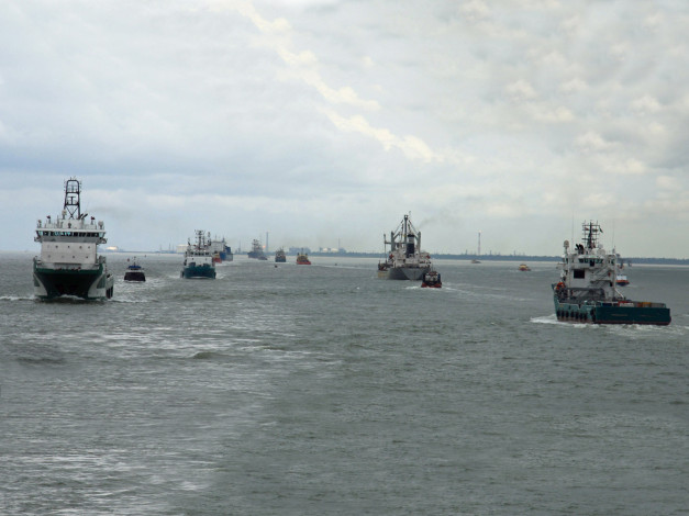 Обои картинки фото корабли, разные, вместе