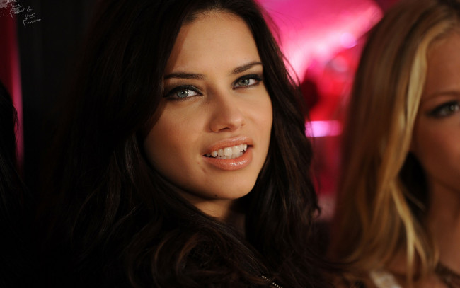 Обои картинки фото Adriana Lima, девушки