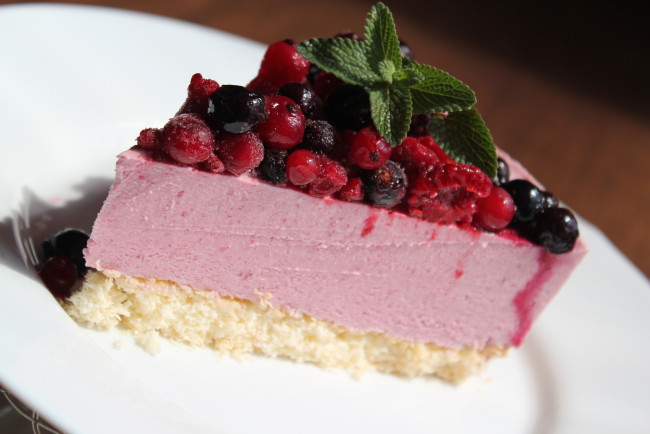 Обои картинки фото еда, пирожные, кексы, печенье, пирожное, крем, ягоды, мята