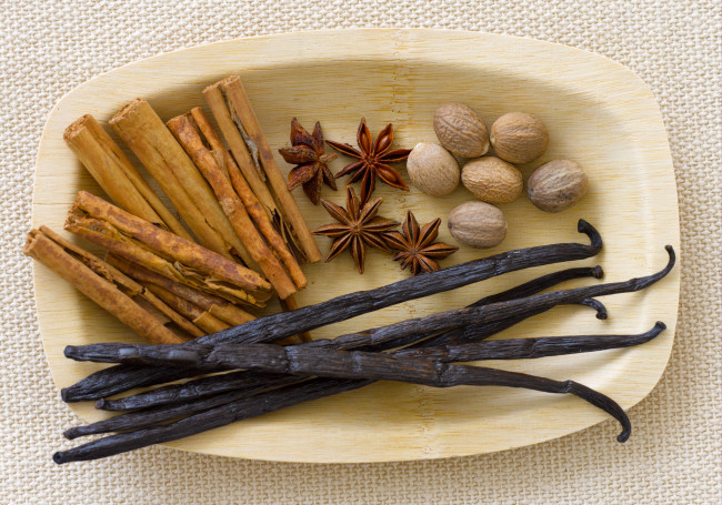 Обои картинки фото еда, крупы, зерно, специи, семечки, корица, ваниль, бадьян, мускатный, орех