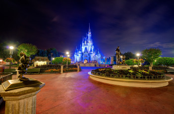 Картинка города диснейленд зпмок иллюминация