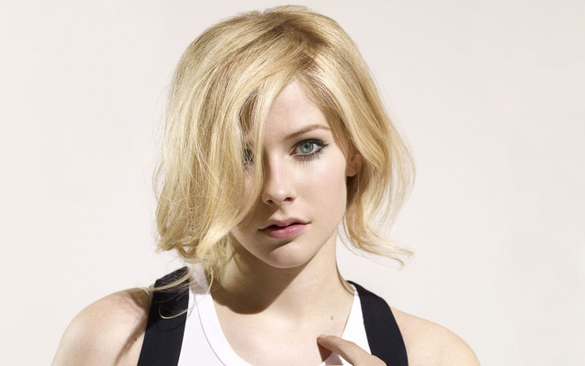 Обои картинки фото музыка, avril, lavigne, взгляд