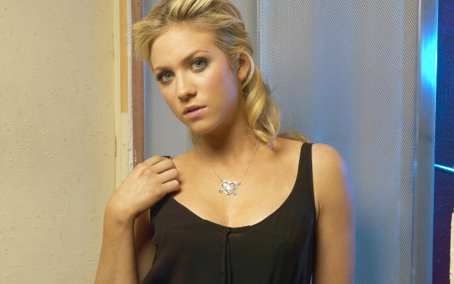 Обои картинки фото Brittany Snow, девушки, , медальон