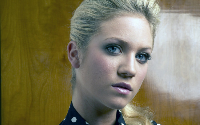 Обои картинки фото Brittany Snow, девушки, , взгляд