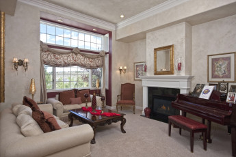 Картинка интерьер гостиная зеркало стол камин диван