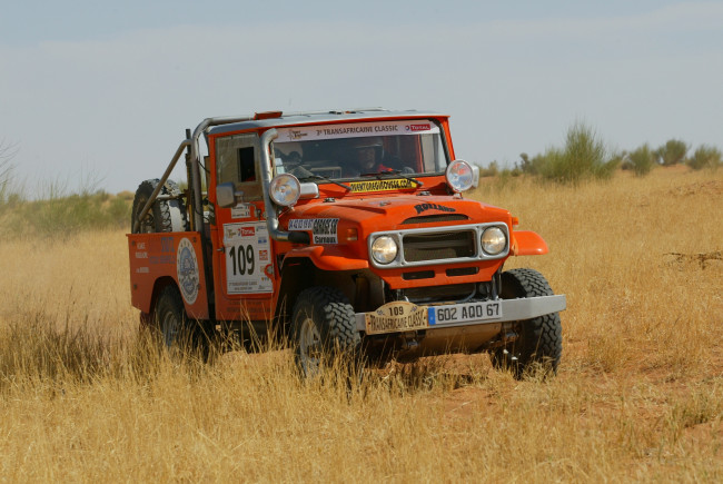 Обои картинки фото спорт, авторалли, пустыня, джип, ралли