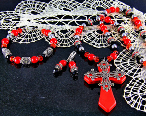 Картинка разное украшения +аксессуары +веера бусы ожерелье бижутерия украшение серьги фон