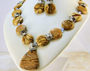 Картинка разное украшения +аксессуары +веера фон украшение бижутерия ожерелье серьги бусы