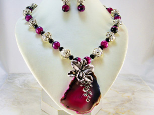 Картинка разное украшения +аксессуары +веера серьги бусы бижутерия ожерелье фон украшение