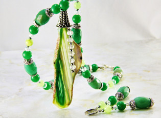 Картинка разное украшения +аксессуары +веера фон украшение бижутерия ожерелье серьги бусы