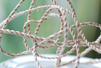 Картинка разное -+другое верёвка фон зелёный