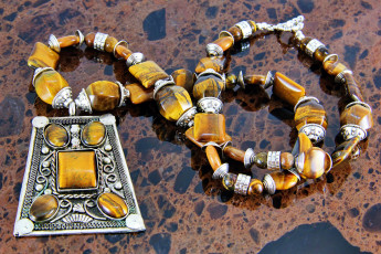 Картинка разное украшения +аксессуары +веера бижутерия украшение фон бусы серьги ожерелье