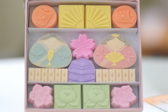 Картинка разное косметические+средства +духи фигурки мыло