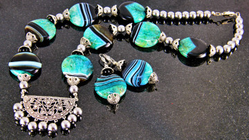 Картинка разное украшения +аксессуары +веера ожерелье бижутерия украшение фон серьги бусы